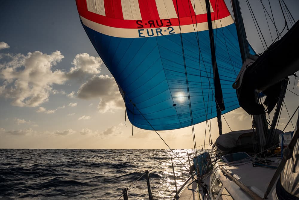 SY Rocinante unter Spinnaker