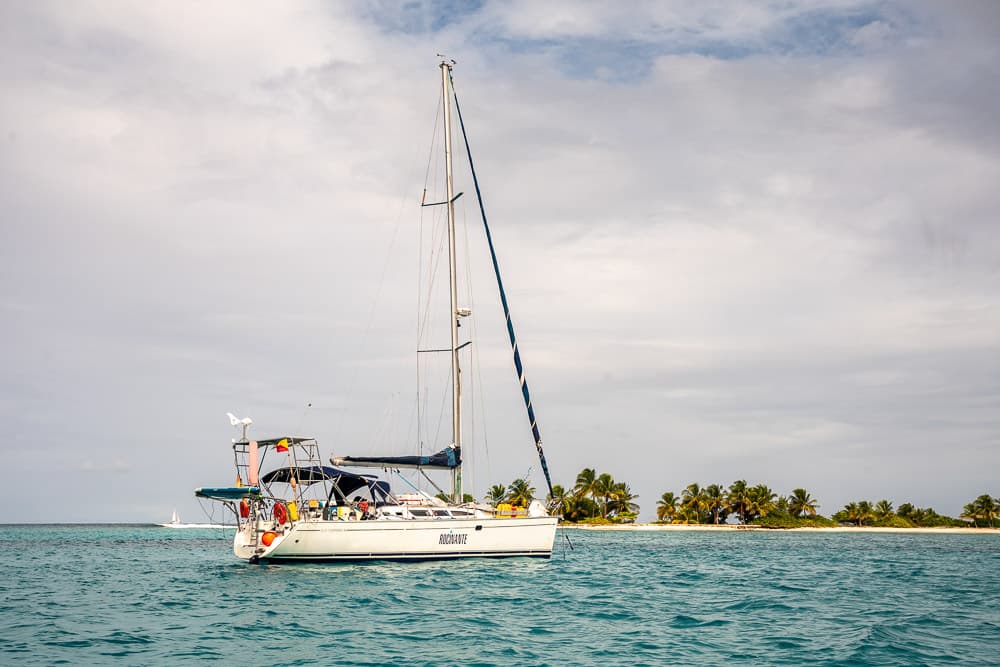 SY Rocinante vor Anker auf dem Törn von Guadeloupe nach Saint Martin - Karibik 2026
