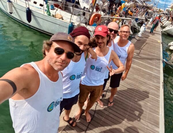 Die Crew auf dem Steg vor der Segelreise von La Gomera nach Mindelo, Kap Verde – mitsegeln 2027