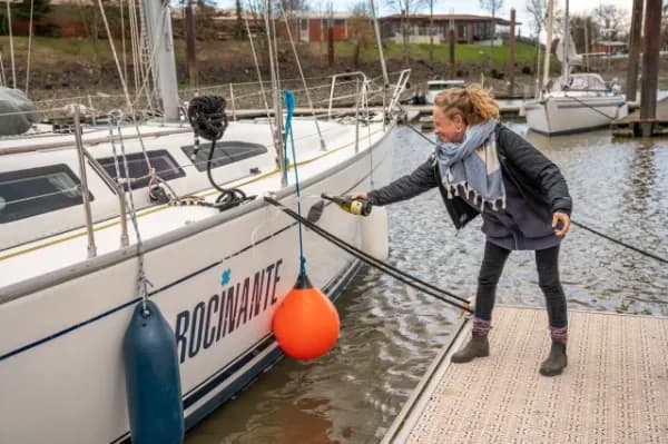 Segelyacht Rocinantebei der Umtaufe in Hamburg