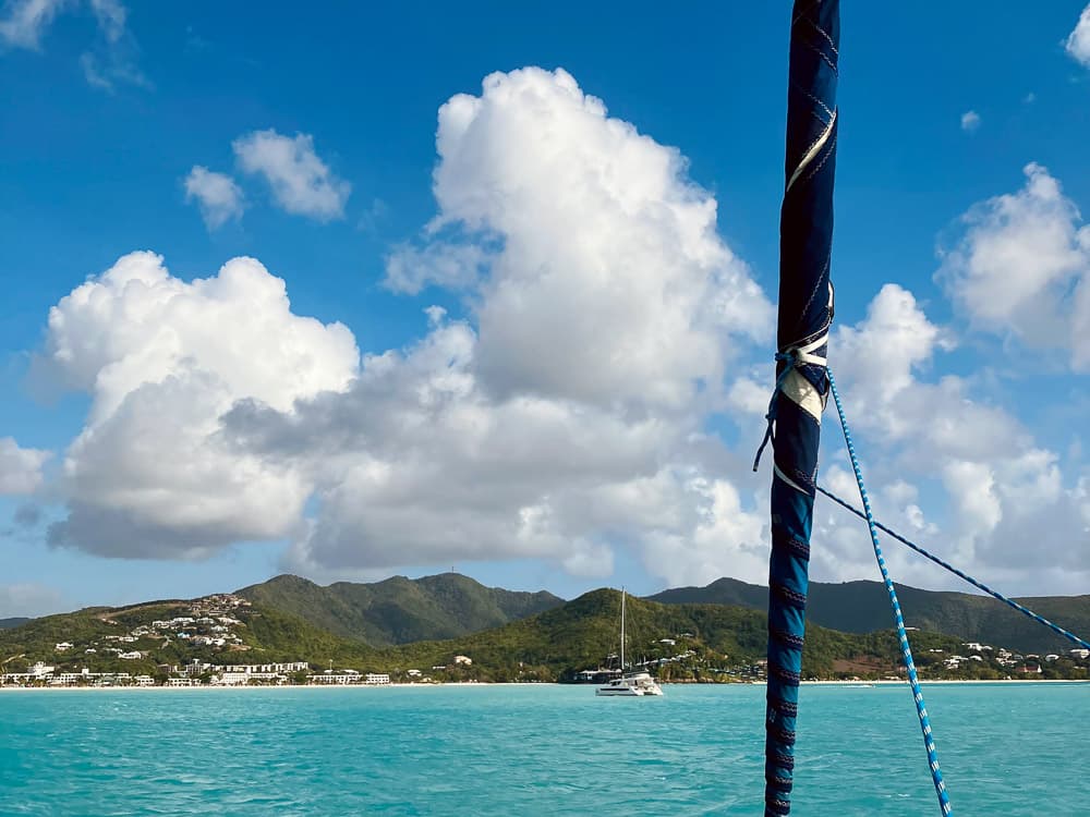 Paradiesischer Ankerplatz währen des Mitsegeltörns von Guadeloupe nach St. Martin – Karibik 2027