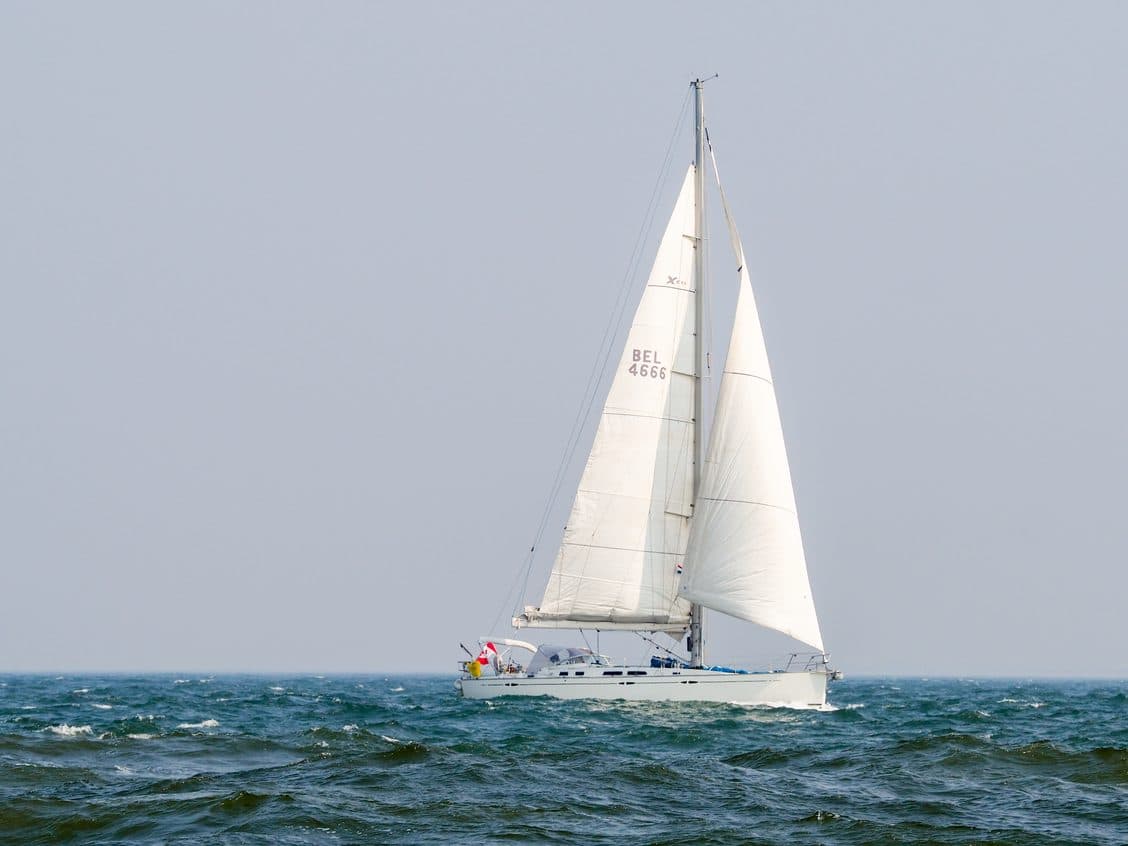 Auf nach Belgien – Foto aus dem Logbuch - Segelyacht, gerefft aus der Entfernung